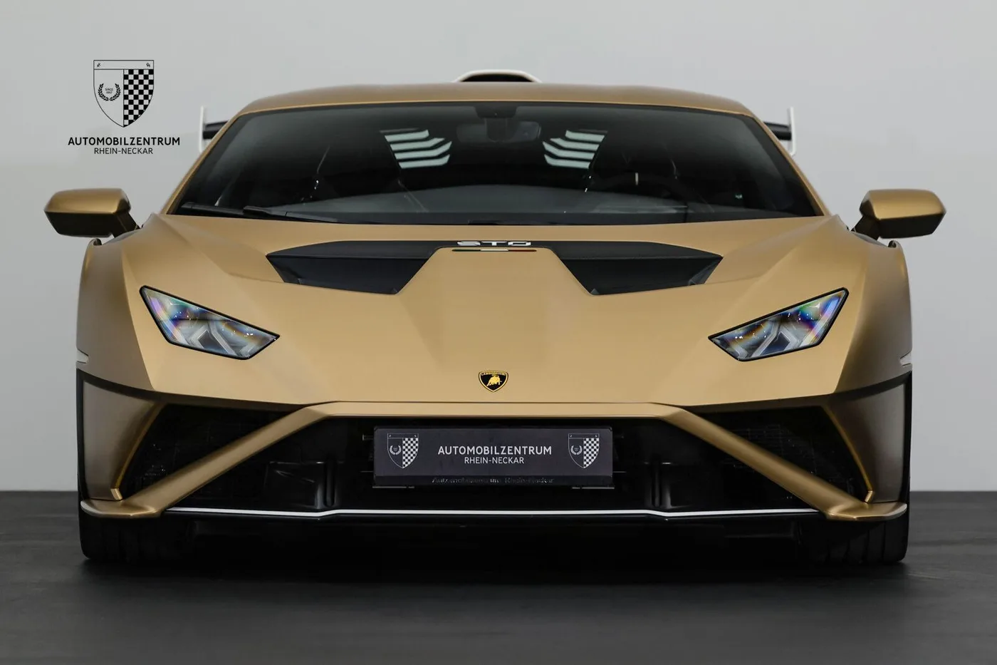 2023 Lamborghini Huracán STO angeboten von einem Supersportwagenhändler in Viernheim, Deutschland, Foto 2 von 25