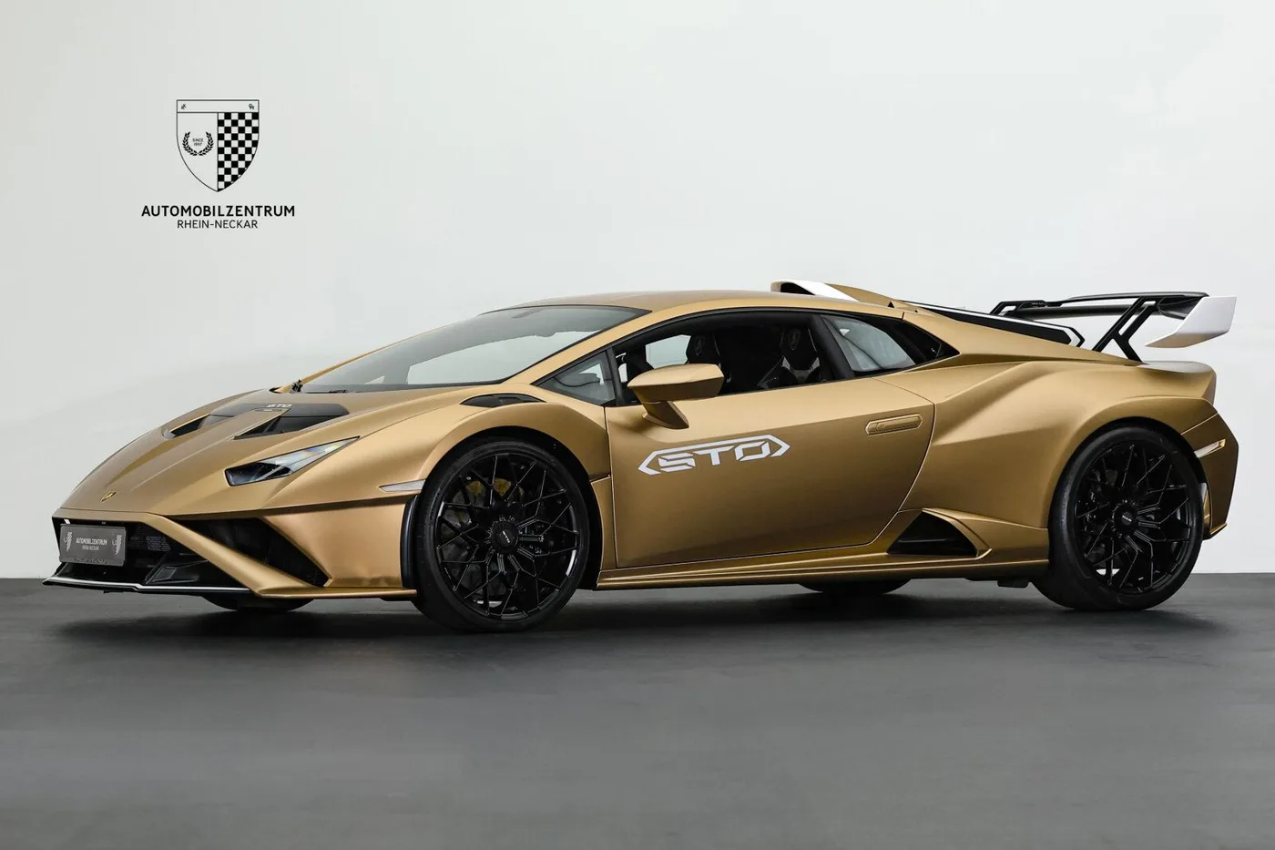2023 Lamborghini Huracán STO angeboten von einem Supersportwagenhändler in Viernheim, Deutschland, Foto 3 von 25
