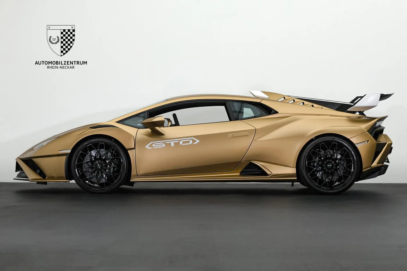 2023 Lamborghini Huracán STO angeboten von einem Supersportwagenhändler in Viernheim, Deutschland, Foto 4 von 25