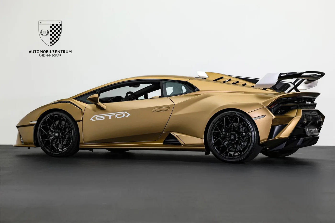 2023 Lamborghini Huracán STO angeboten von einem Supersportwagenhändler in Viernheim, Deutschland, Foto 5 von 25