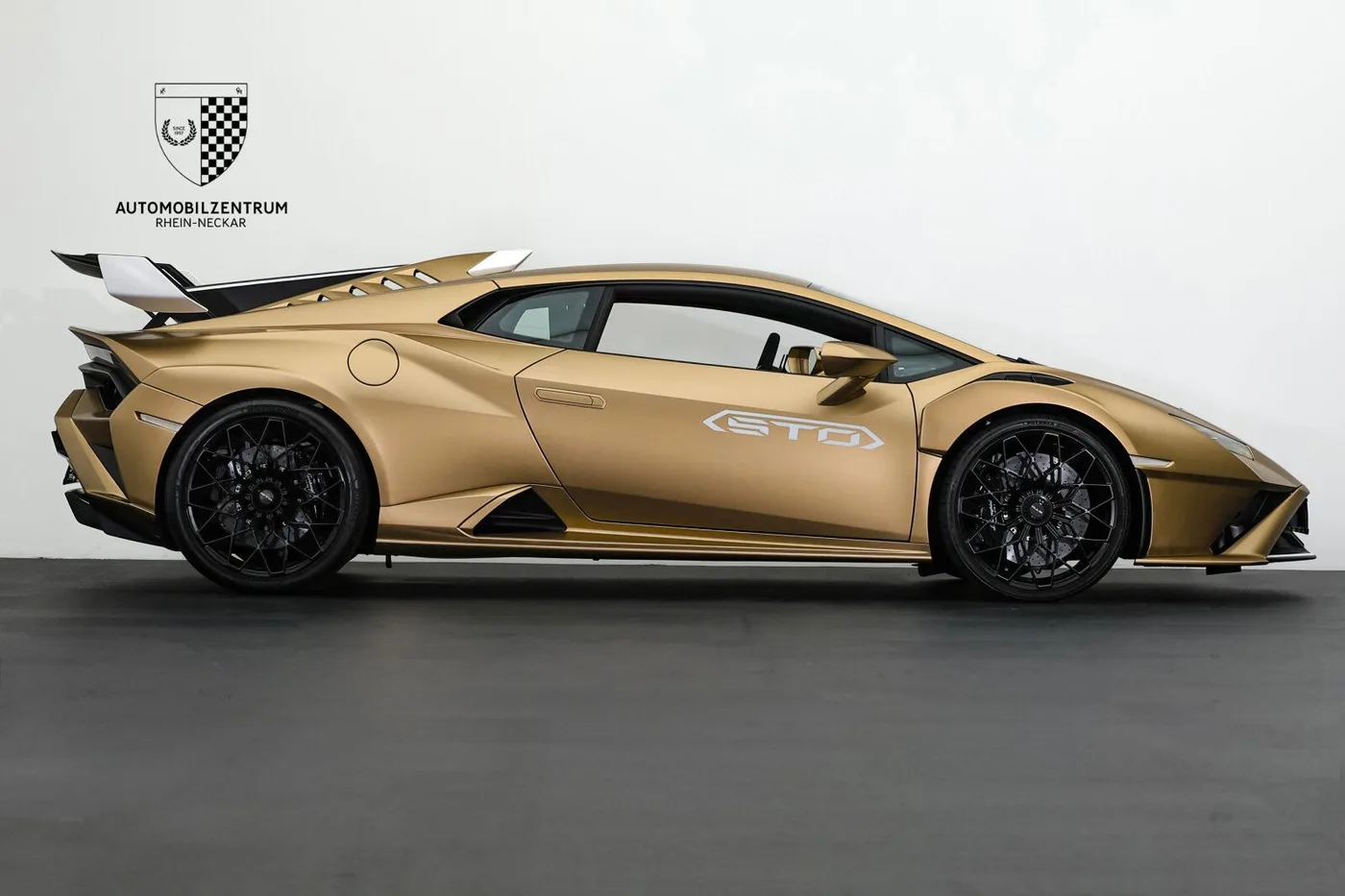 2023 Lamborghini Huracán STO angeboten von einem Supersportwagenhändler in Viernheim, Deutschland, Foto 8 von 25