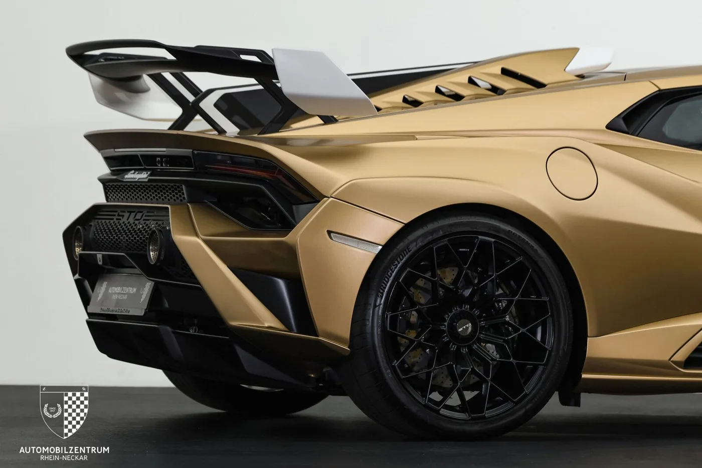 2023 Lamborghini Huracán STO angeboten von einem Supersportwagenhändler in Viernheim, Deutschland, Foto 15 von 25