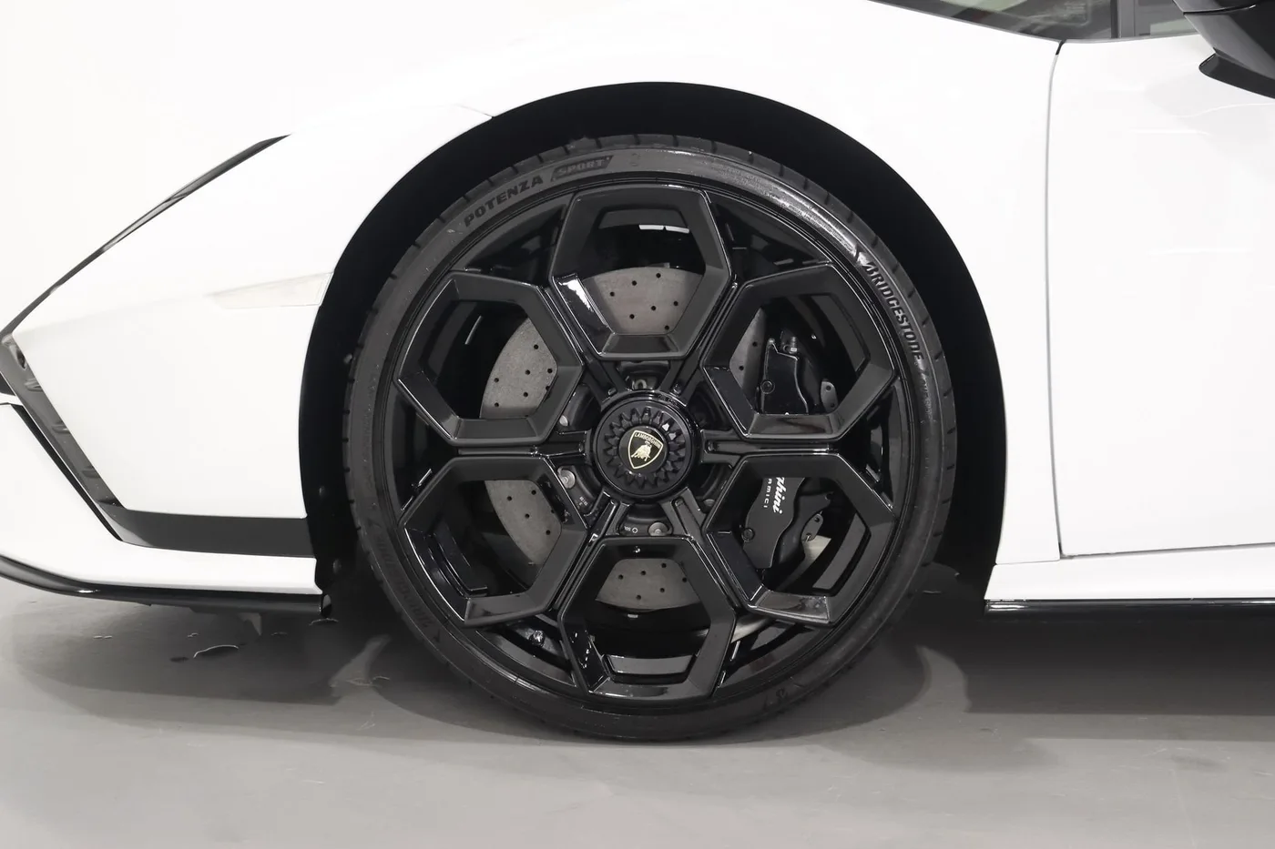 2023 Lamborghini Huracán Tecnica angeboten von einem Supersportwagenhändler in Zibido San Giacomo, Italien, Foto 7 von 25