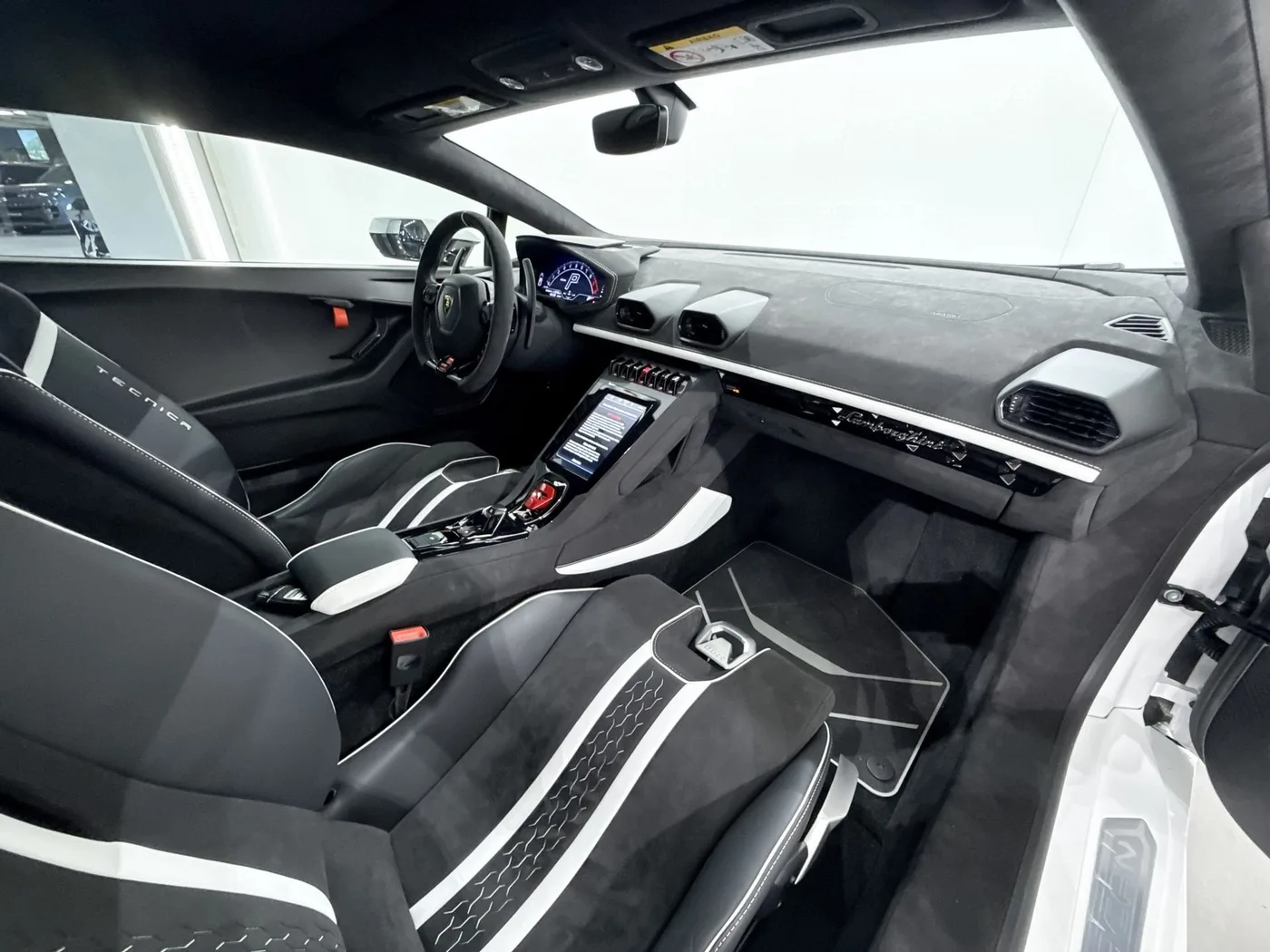 2023 Lamborghini Huracán Tecnica angeboten von einem Supersportwagenhändler in Zibido San Giacomo, Italien, Foto 14 von 25