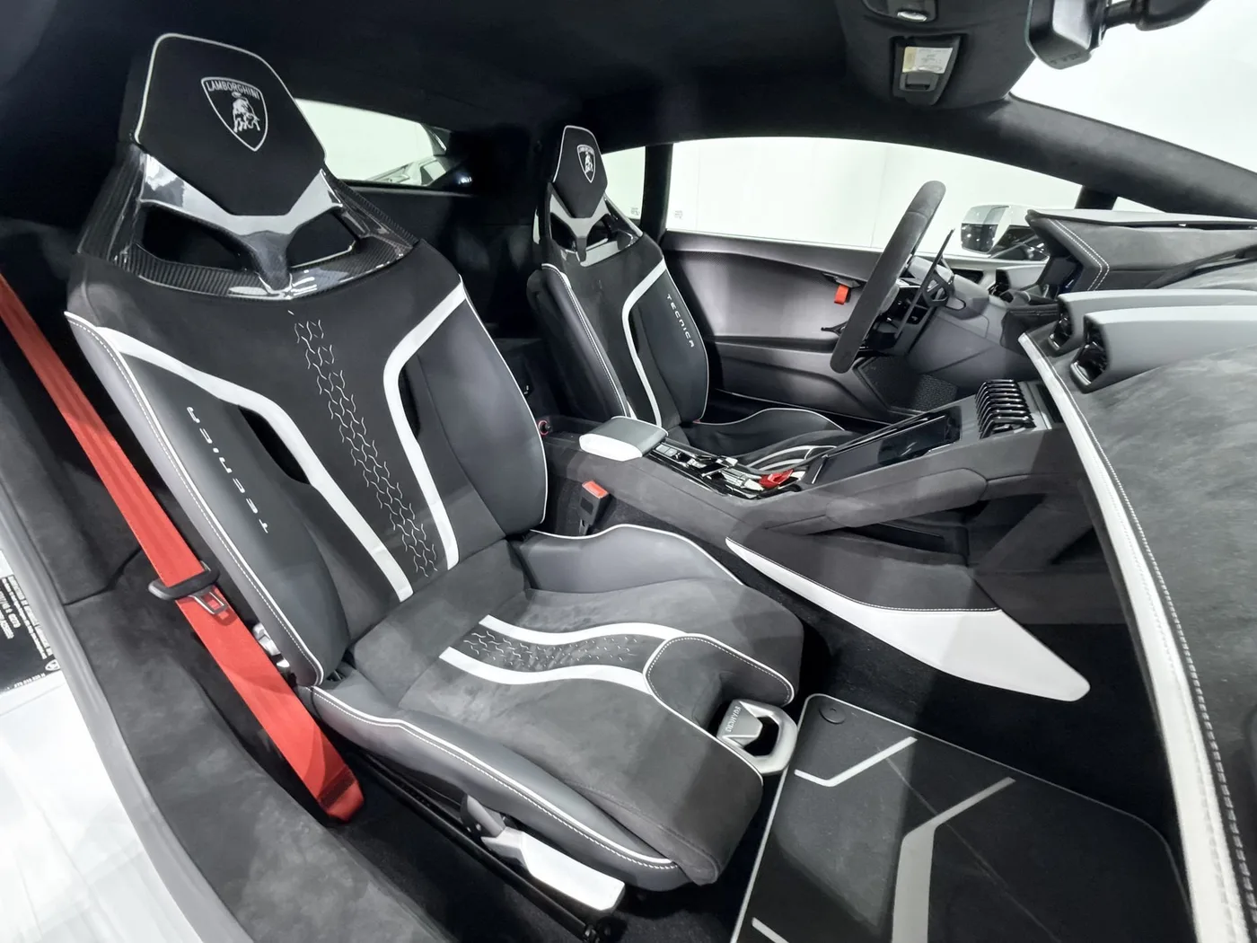 2023 Lamborghini Huracán Tecnica angeboten von einem Supersportwagenhändler in Zibido San Giacomo, Italien, Foto 15 von 25