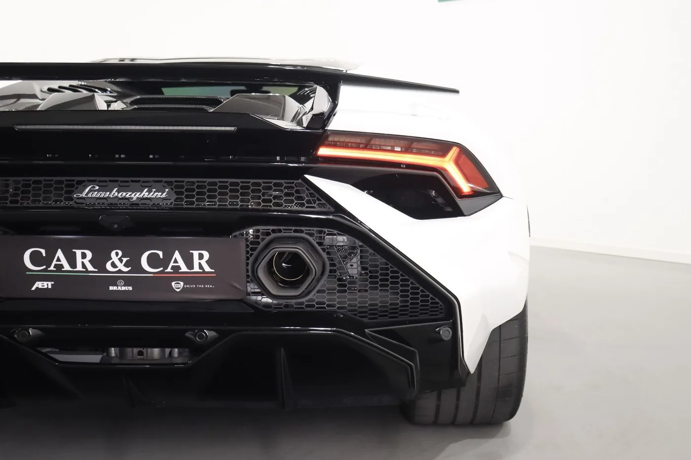 2023 Lamborghini Huracán Tecnica angeboten von einem Supersportwagenhändler in Zibido San Giacomo, Italien, Foto 18 von 25