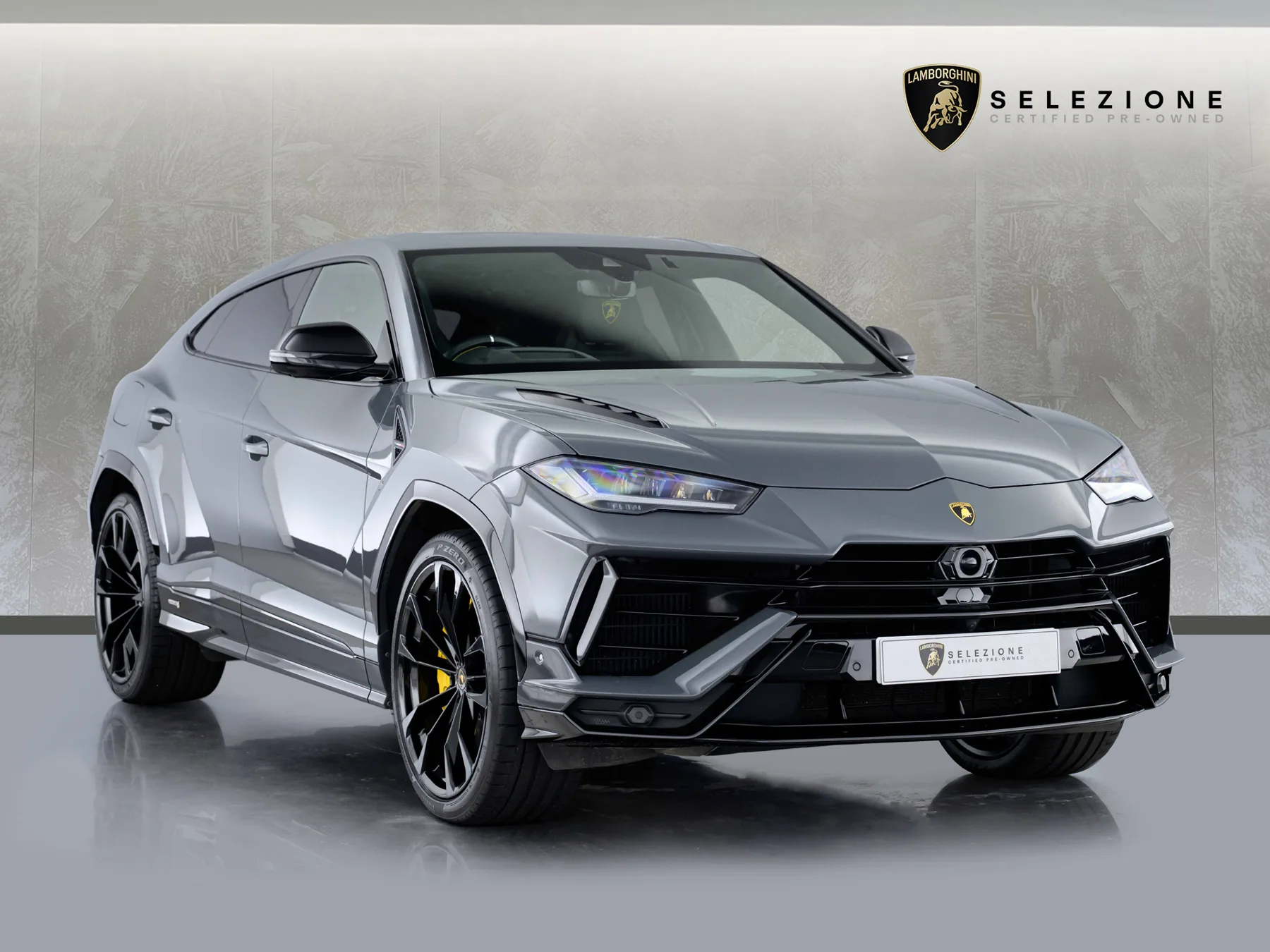 2023 Lamborghini Urus proposée par un groupe de concessions agréées à Hatfield, Royaume-Uni, photo principale