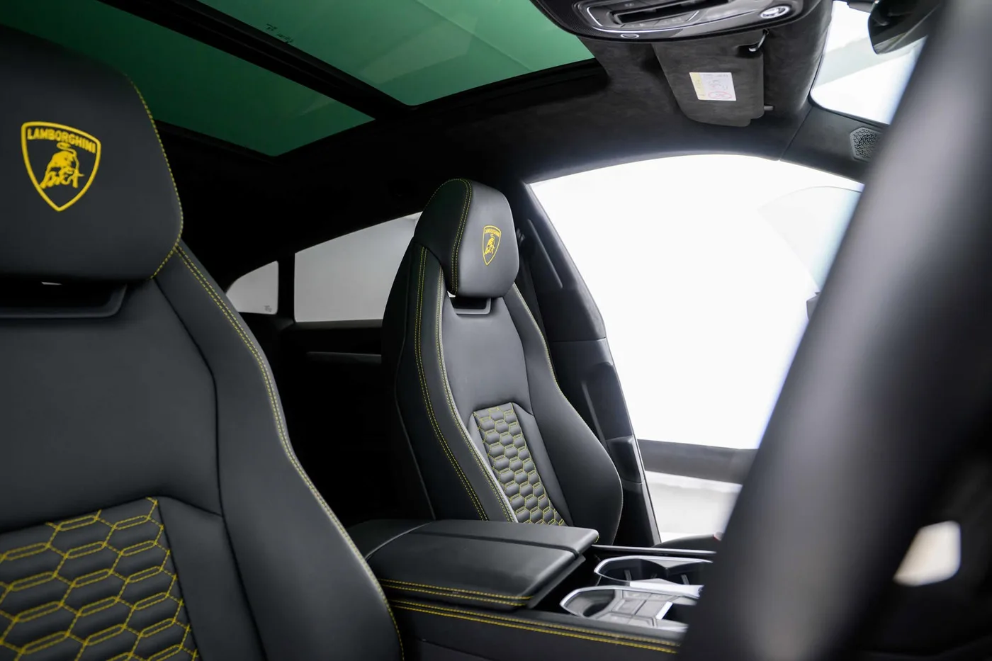 2023 Lamborghini Urus proposée par un groupe de concessions agréées à Hatfield, Royaume-Uni, photo 17 sur 20