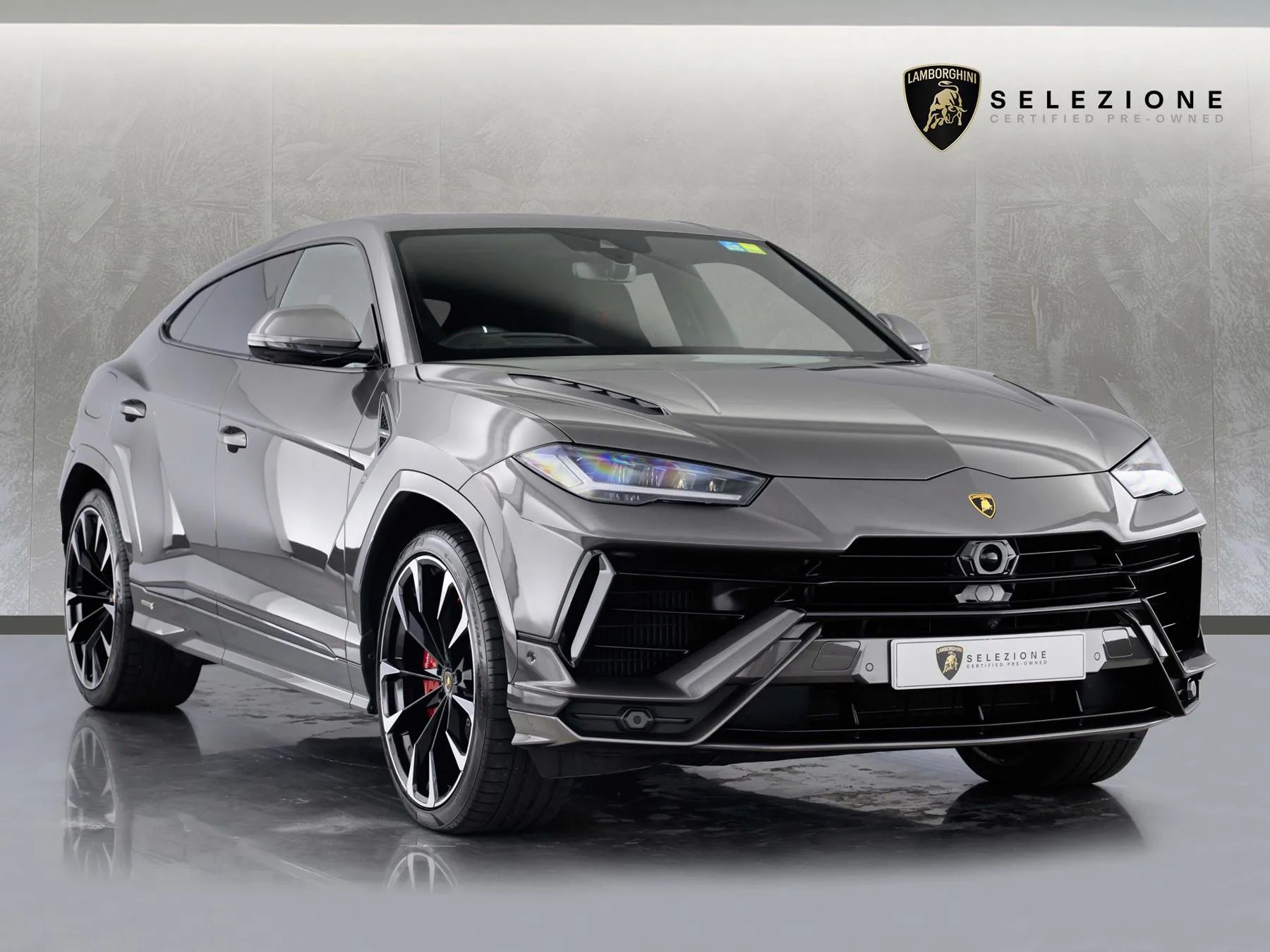 2023 Lamborghini Urus proposée par un groupe de concessions agréées à Hatfield, Royaume-Uni, photo principale