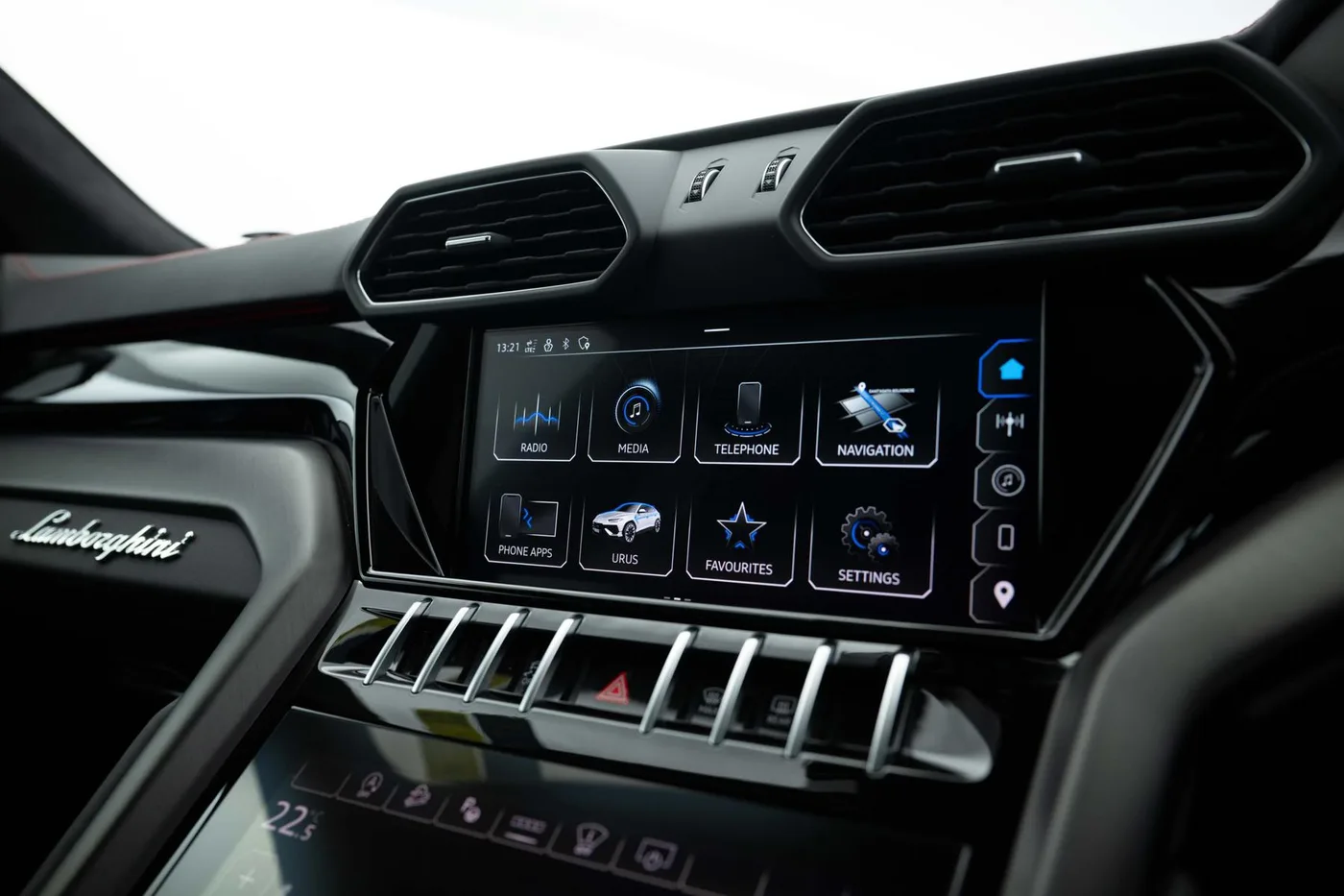2023 Lamborghini Urus proposée par un groupe de concessions agréées à Hatfield, Royaume-Uni, photo 13 sur 20