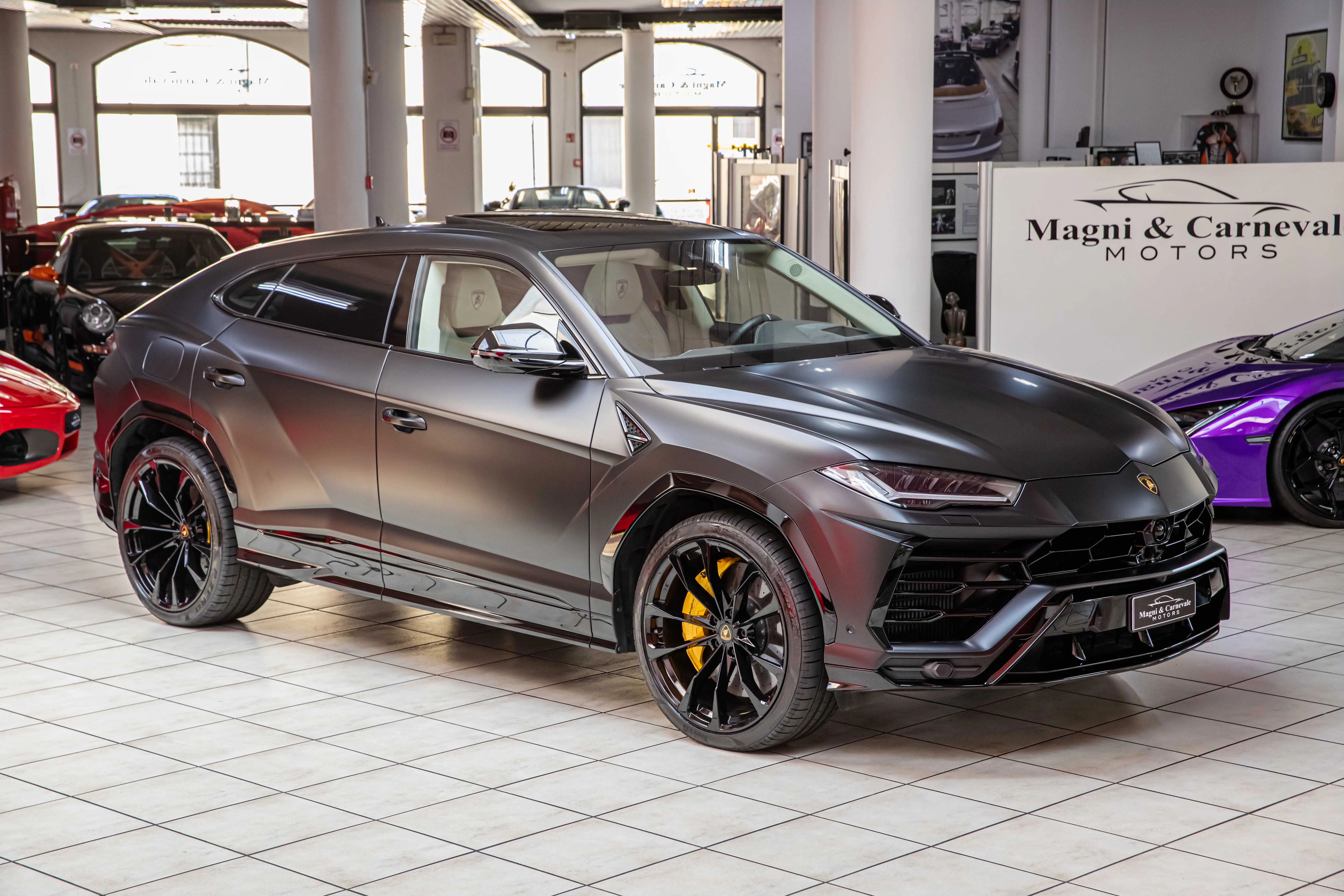 2023 Lamborghini Urus, 2/30