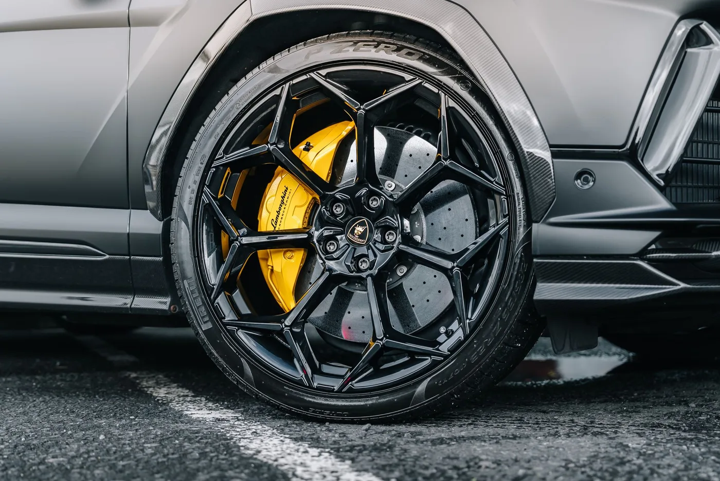 2023 Lamborghini Urus Performante offered by a supercar dealer in Preston, United Kingdom, photo 14 of 25