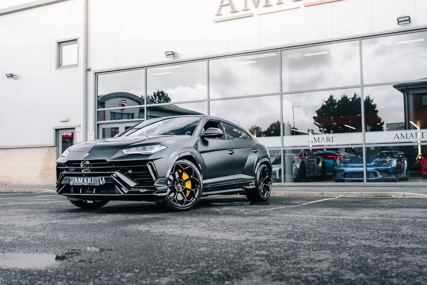 2023 Lamborghini Urus Performante offered by a supercar dealer in Preston, United Kingdom, photo 22 of 25