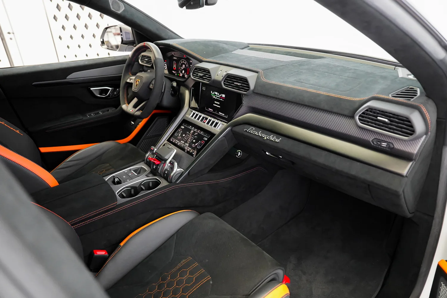 2023 Lamborghini Urus Performante, 13/17