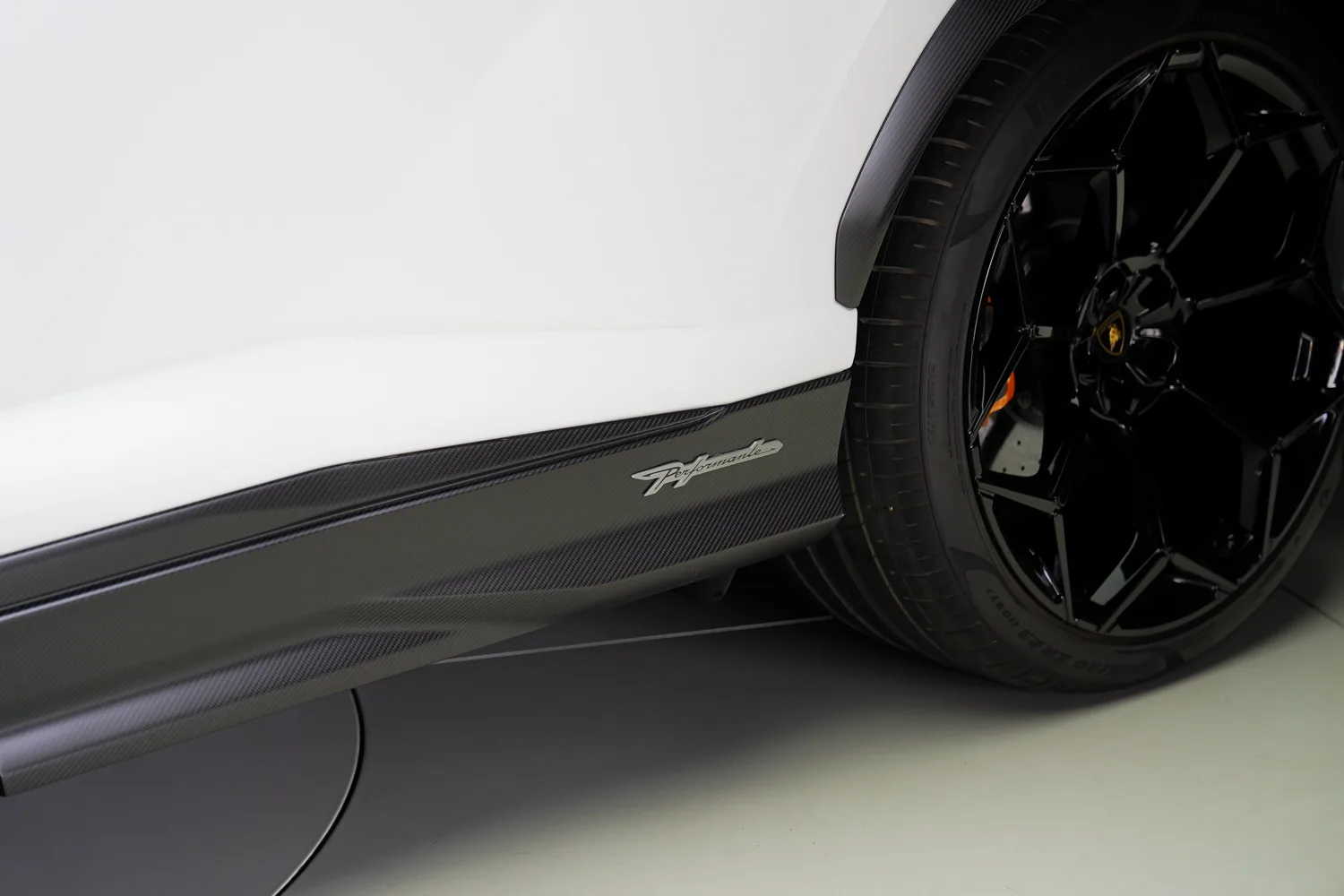 2023 Lamborghini Urus Performante, 15/17