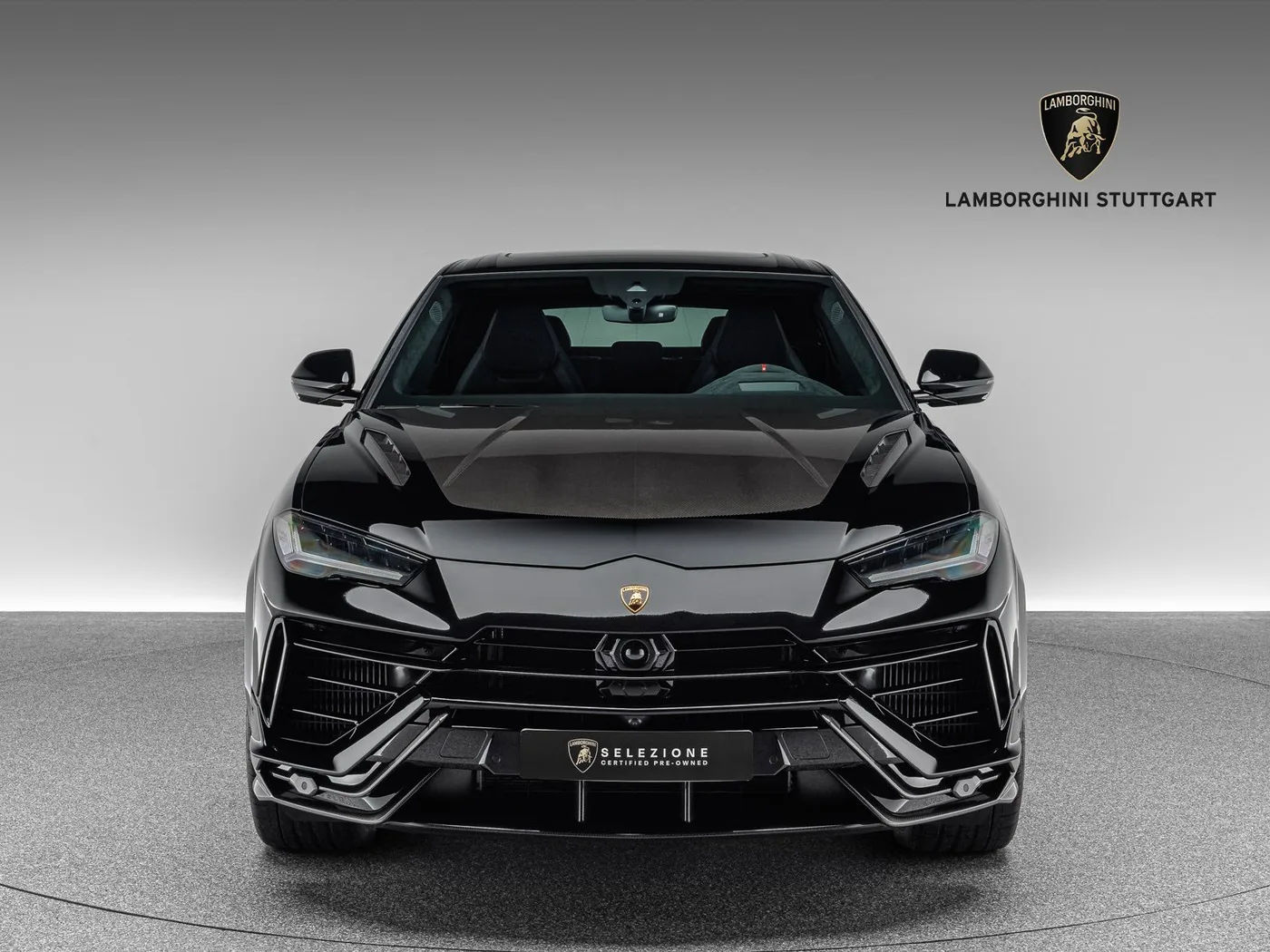 2023 Lamborghini Urus Performante offered by a specialist dealer in Böblingen, Germany, photo 2 of 15