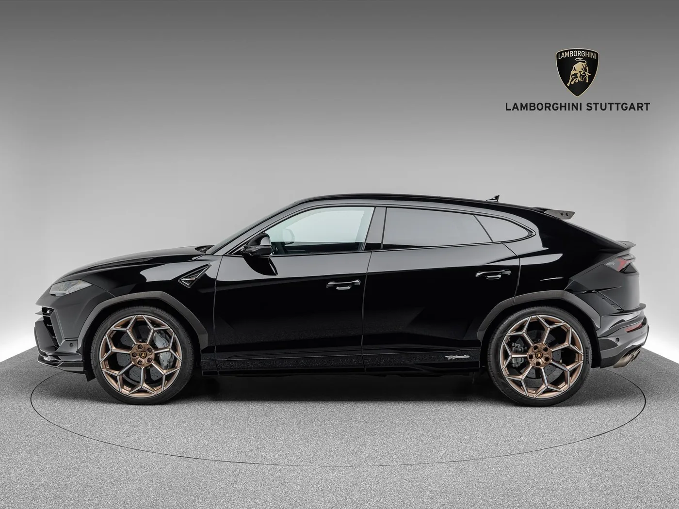 2023 Lamborghini Urus Performante offered by a specialist dealer in Böblingen, Germany, photo 3 of 15