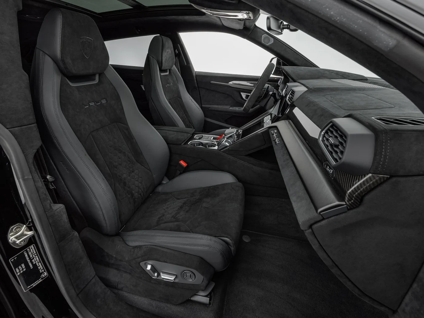 2023 Lamborghini Urus Performante offered by a specialist dealer in Böblingen, Germany, photo 10 of 15