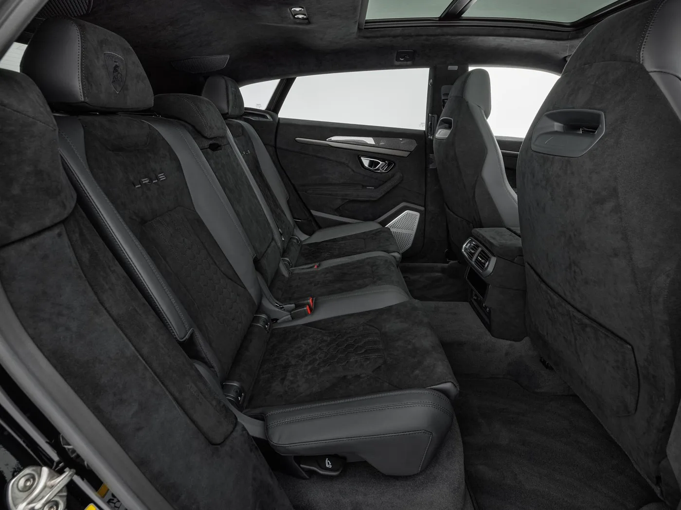2023 Lamborghini Urus Performante offered by a specialist dealer in Böblingen, Germany, photo 13 of 15