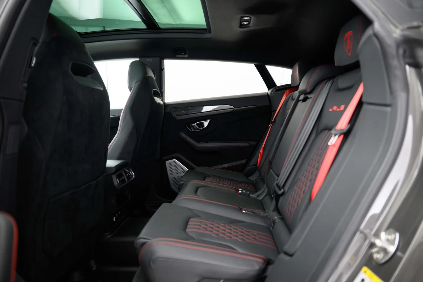 2023 Lamborghini Urus Performante offered by a franchised dealer group in Mayfair, United Kingdom, photo 8 of 20