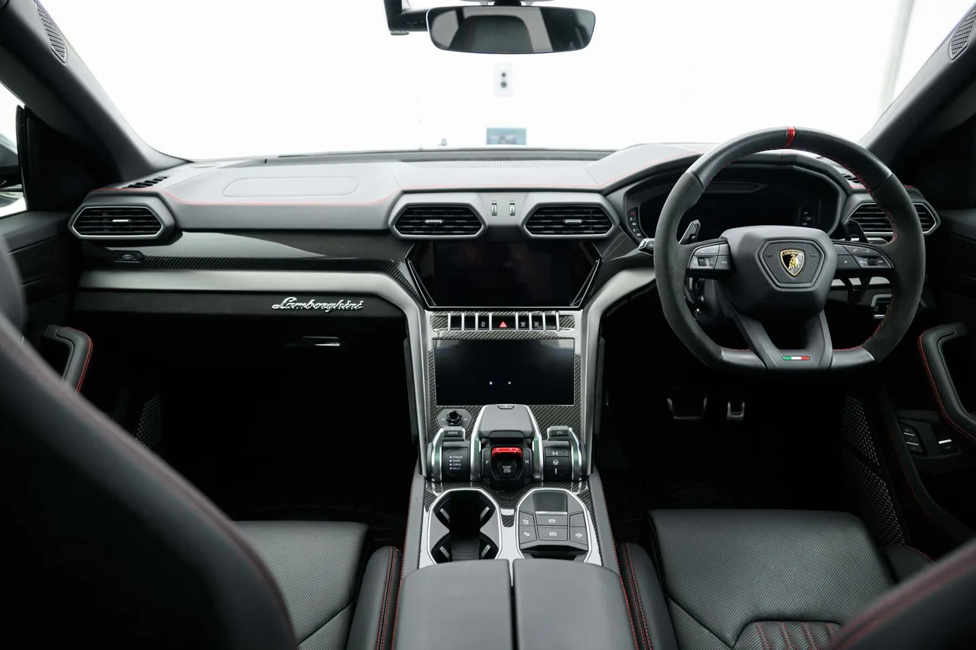 2023 Lamborghini Urus Performante offered by a franchised dealer group in Mayfair, United Kingdom, photo 10 of 20