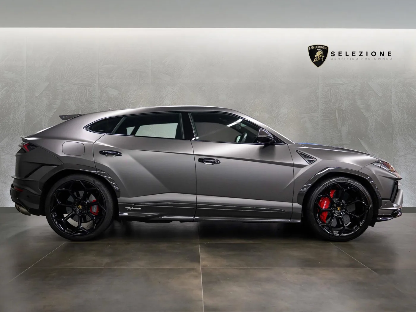 2023 Lamborghini Urus Performante offered by a franchised dealer group in London, United Kingdom, photo 2 of 20
