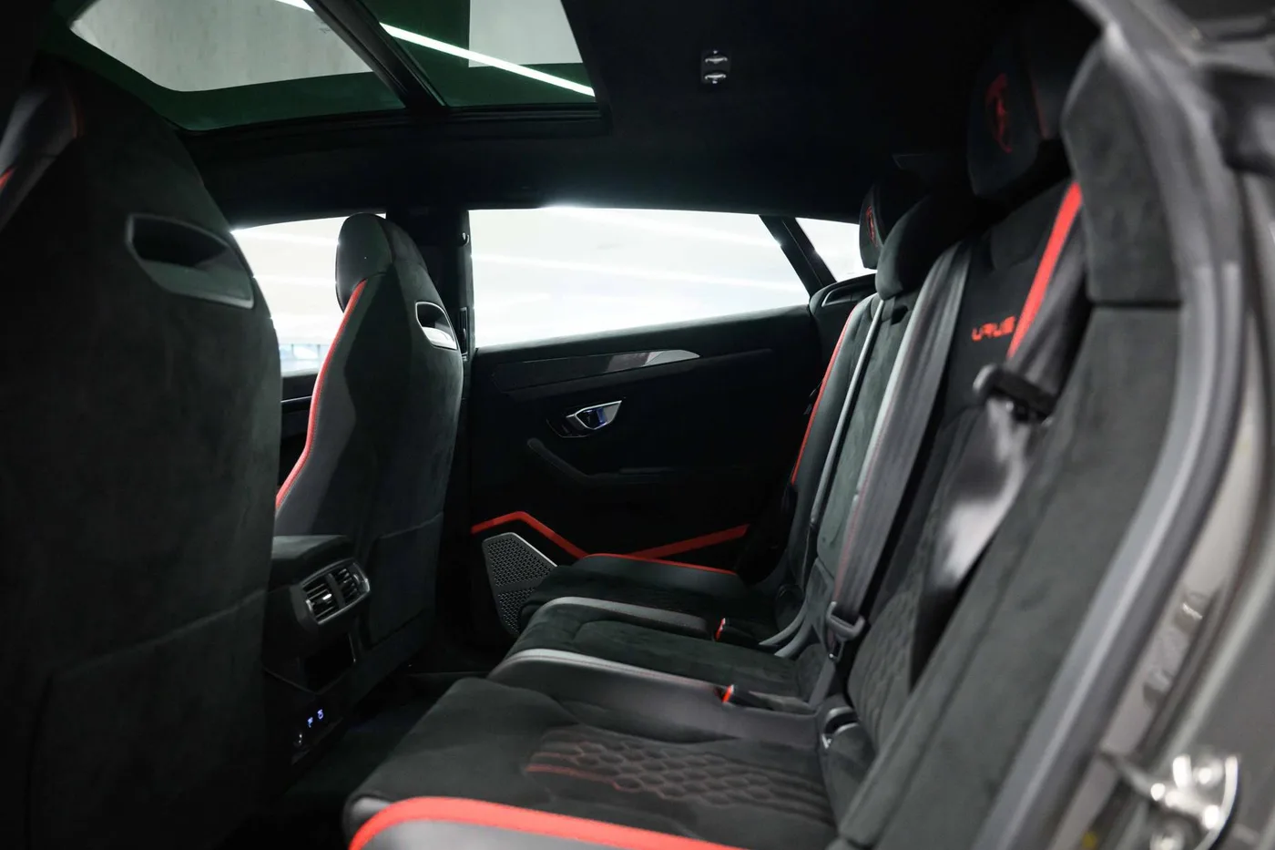 2023 Lamborghini Urus Performante offered by a franchised dealer group in London, United Kingdom, photo 8 of 20