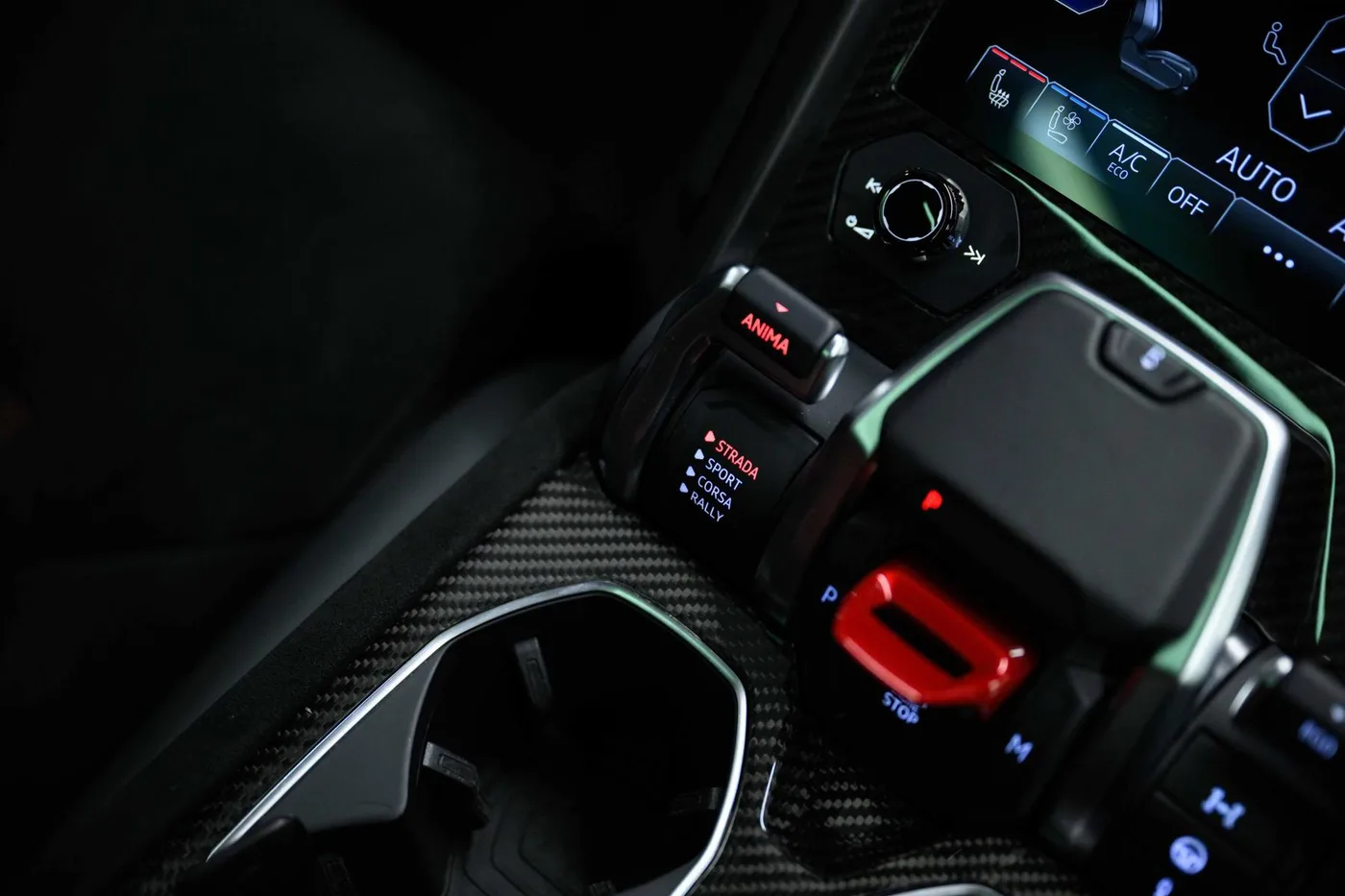 2023 Lamborghini Urus Performante offered by a franchised dealer group in London, United Kingdom, photo 14 of 20