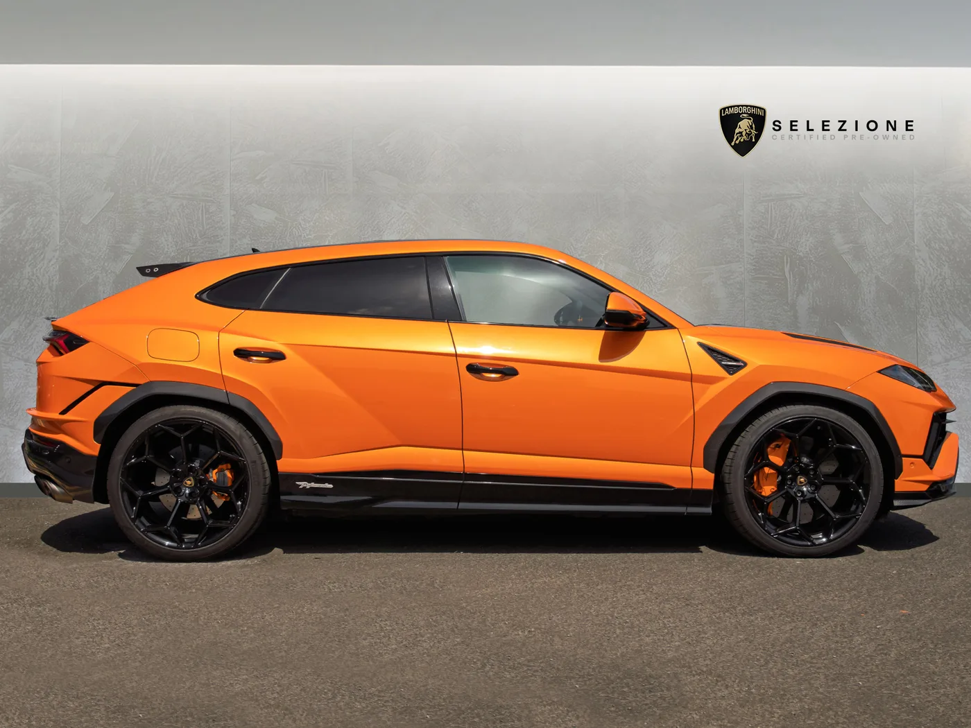 2023 Lamborghini Urus Performante offered by a franchised dealer group in Manchester, United Kingdom, photo 3 of 20