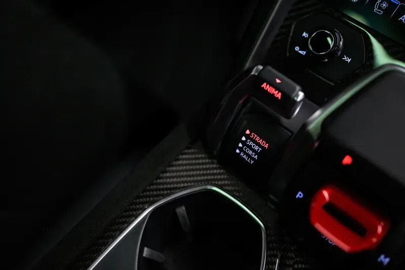 2023 Lamborghini Urus Performante, 17/20