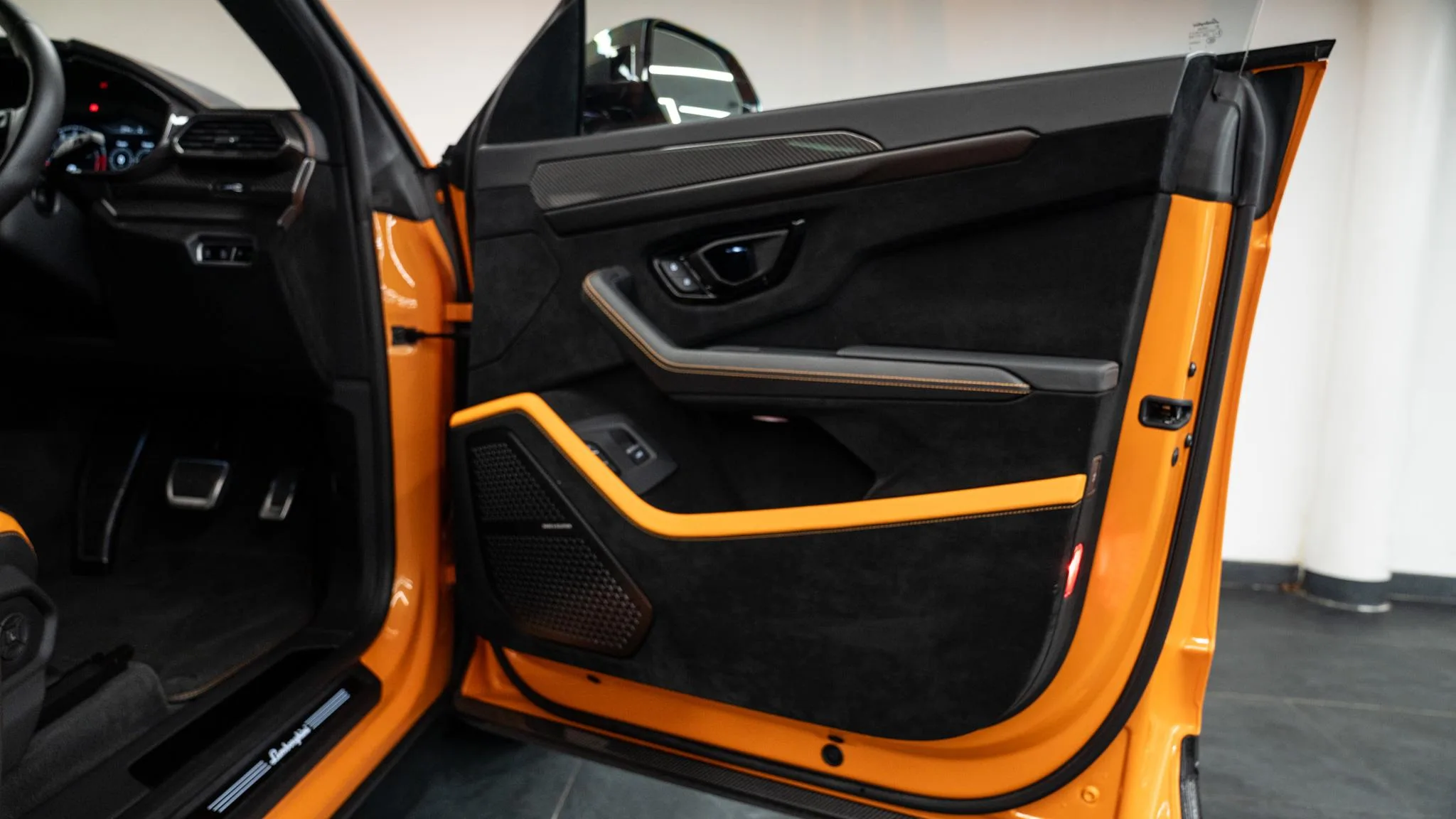 2023 Lamborghini Urus Performante, 27/30