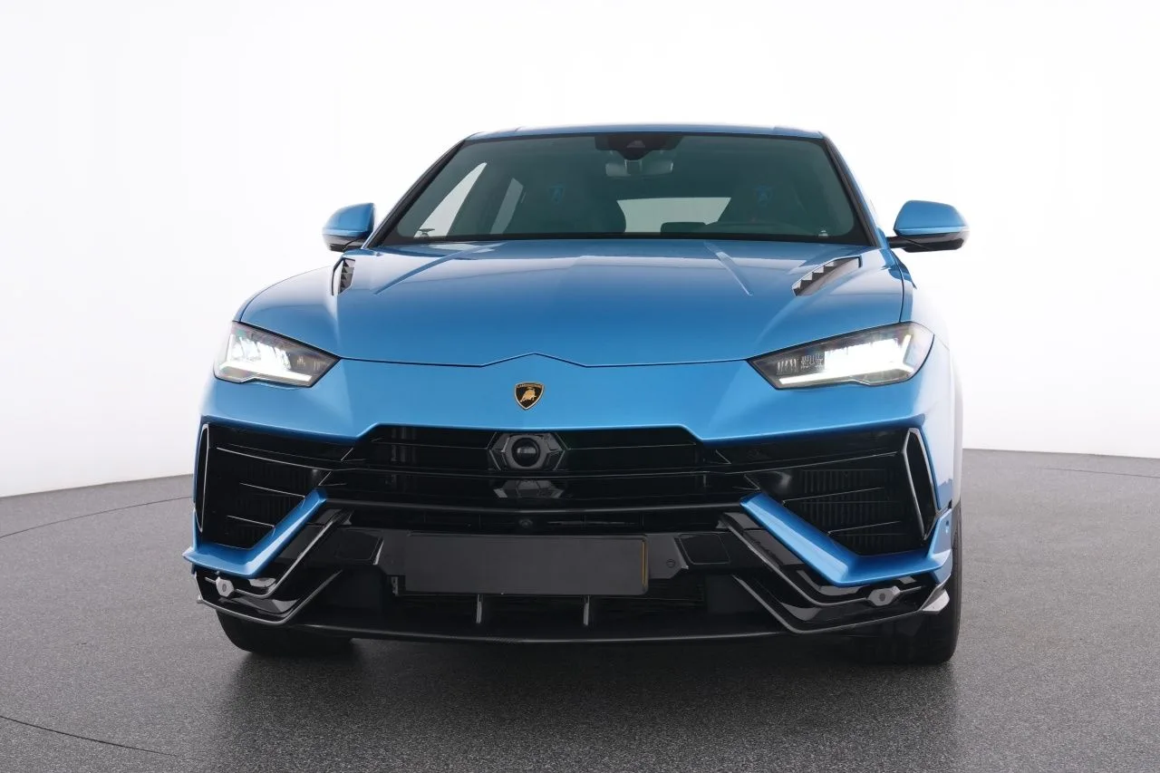 2023 Lamborghini Urus Performante, 2/30