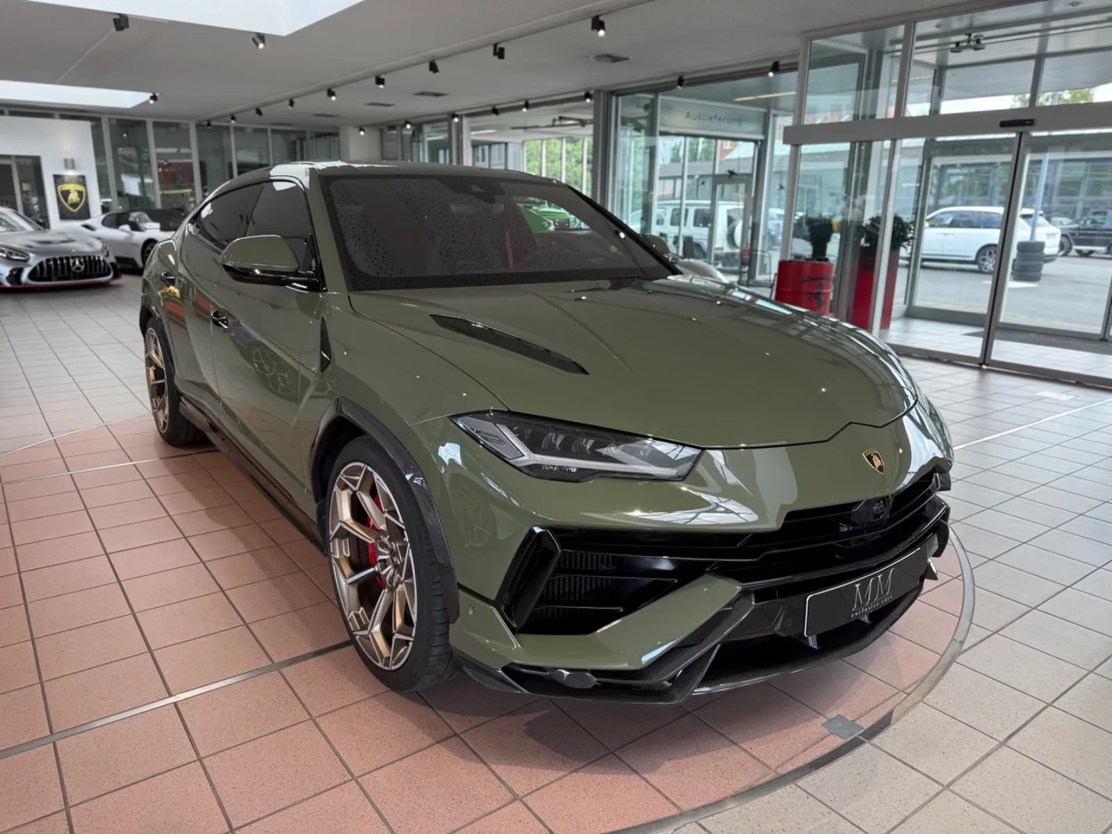 2023 Lamborghini Urus Performante proposée par un concessionnaire spécialisé à Hannover, Allemagne, photo principale