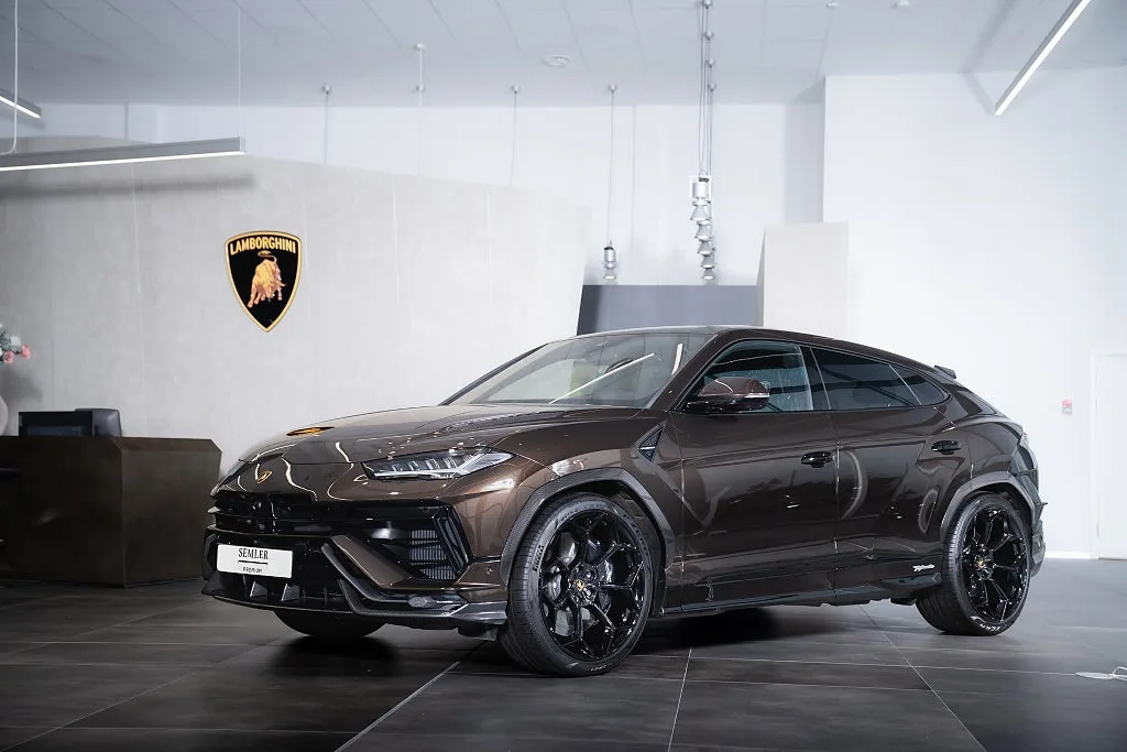 2023 Lamborghini Urus Performante offered by an authorised dealer in Järfälla, Sweden, main photo
