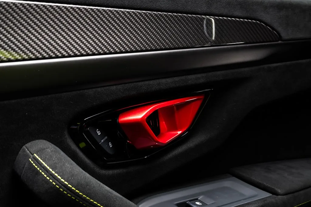 2023 Lamborghini Urus Performante, 17/23