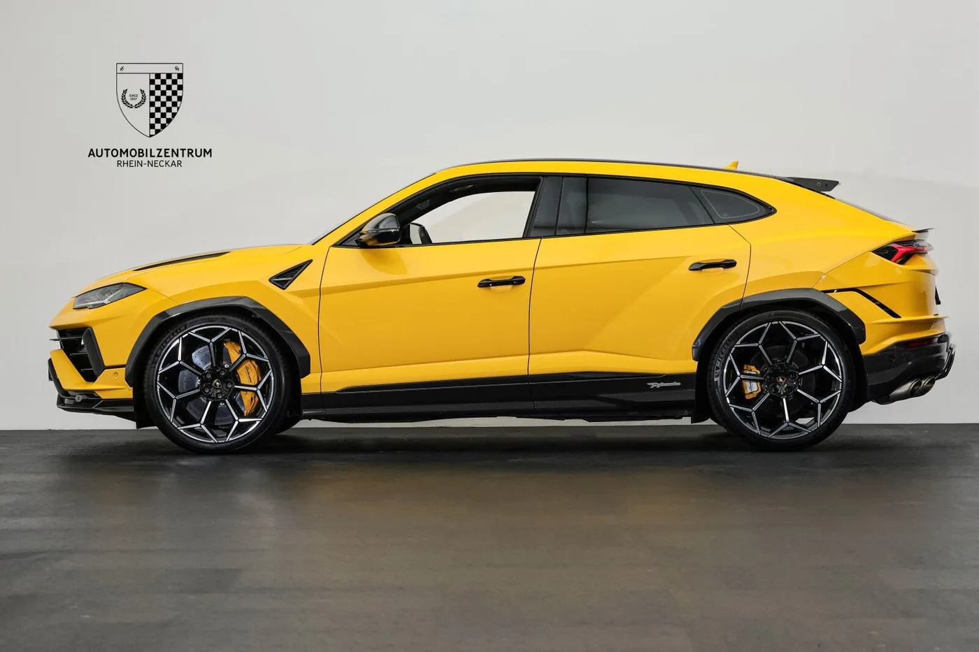 2023 Lamborghini Urus Performante proposée par un spécialiste de la supercar à Viernheim, Allemagne, photo 4 sur 25