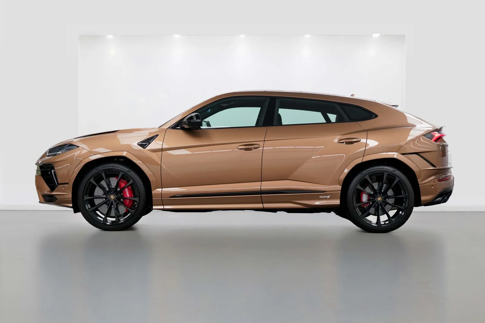 2023 Lamborghini Urus S, 2/17