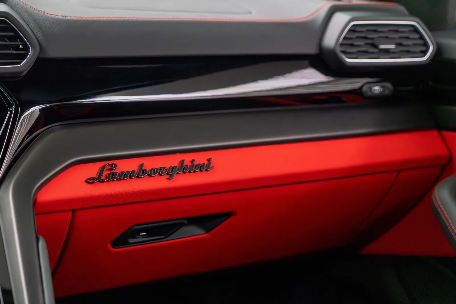 2023 Lamborghini Urus S, 12/17