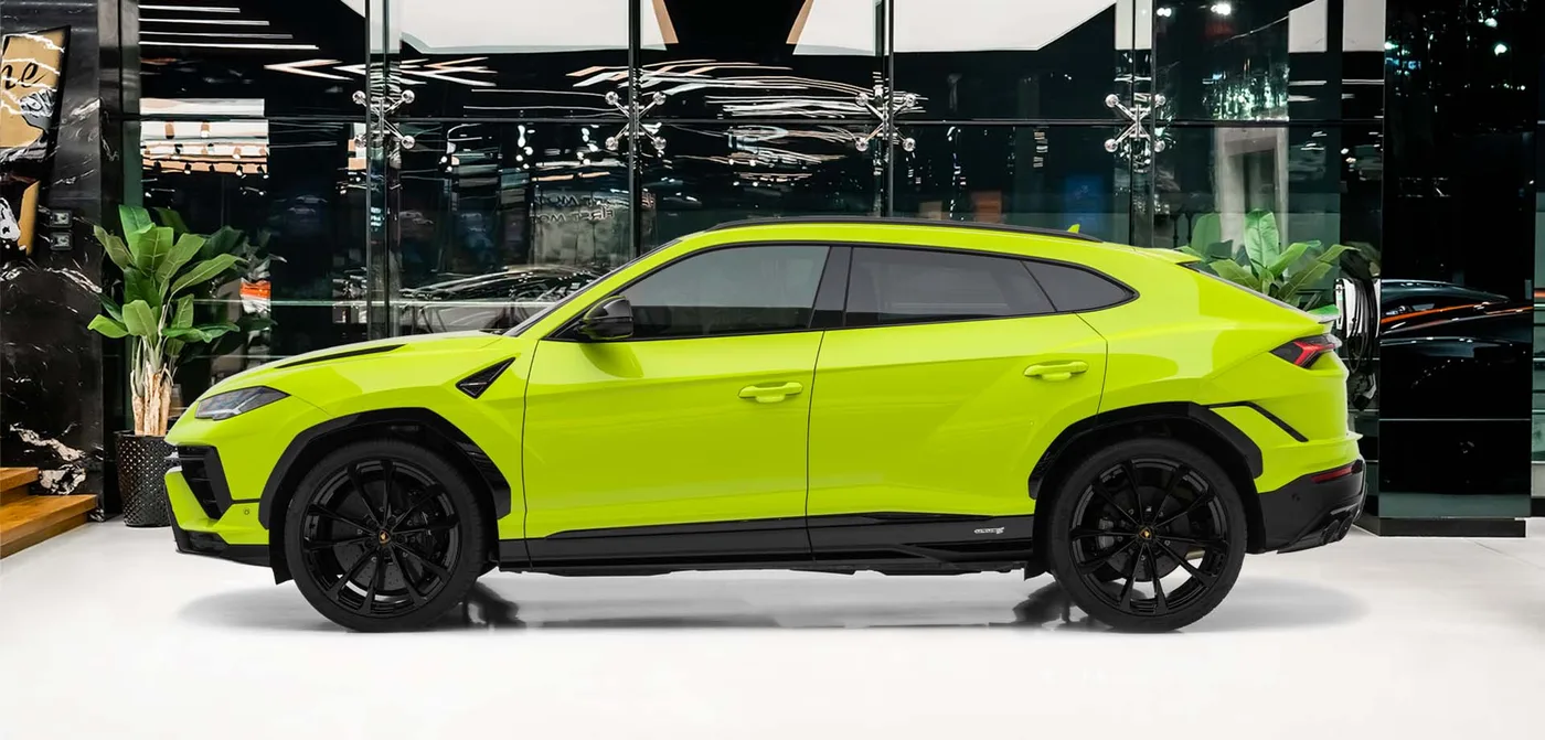 2023 Lamborghini Urus S angeboten von einem Fachhändler in Dubai, Vereinigte Arabische Emirate, Außenansicht 2