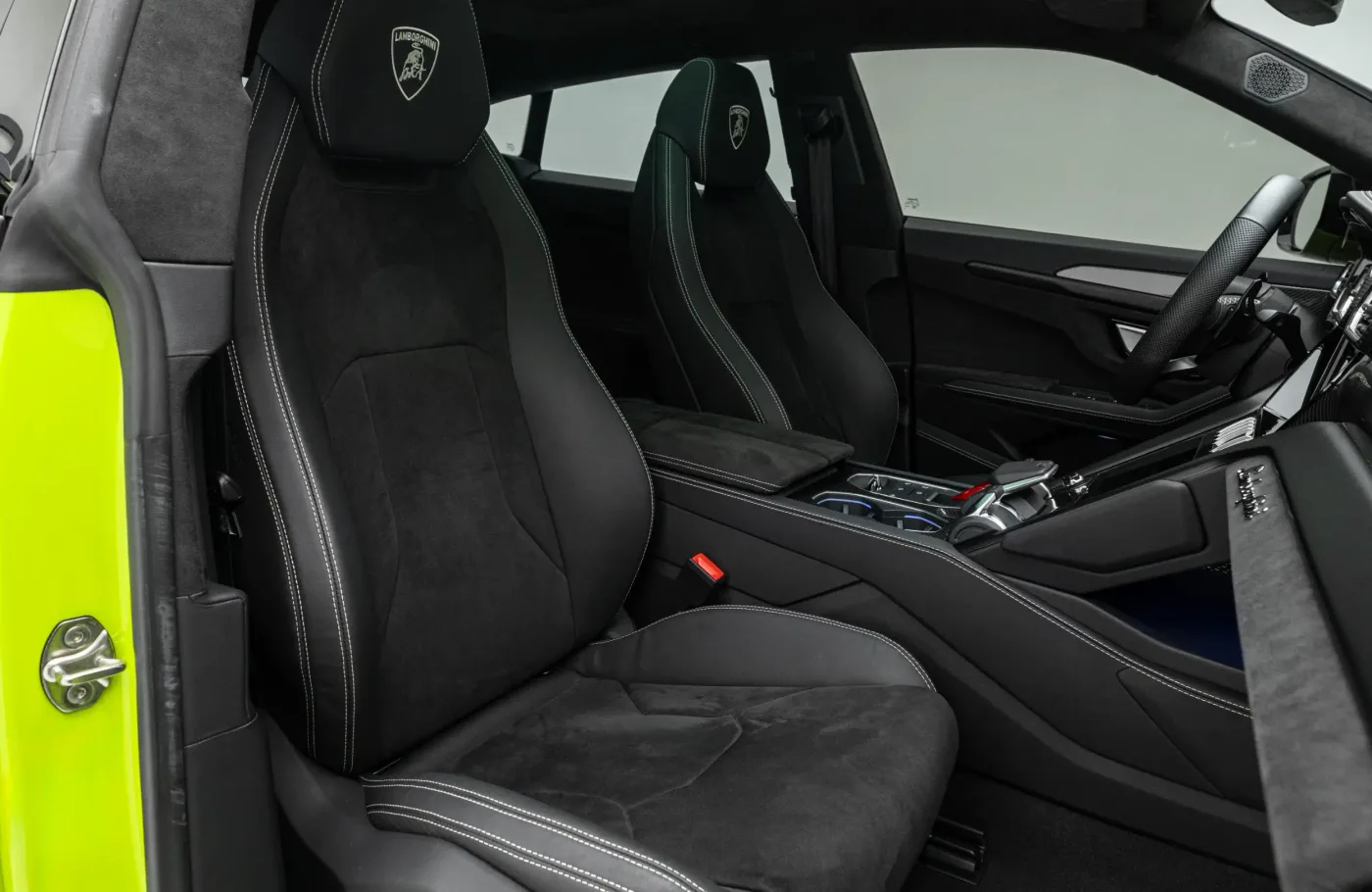 2023 Lamborghini Urus S angeboten von einem Fachhändler in Dubai, Vereinigte Arabische Emirate, Foto 9 von 10