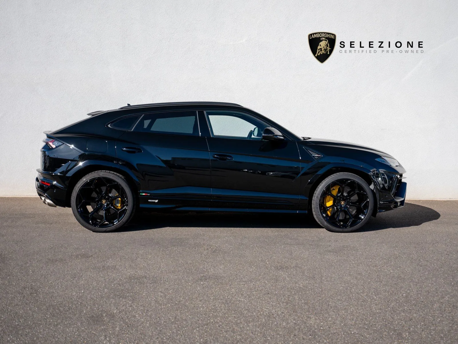 2023 Lamborghini Urus S, 2/30