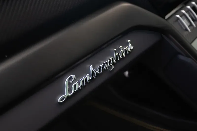 2023 Lamborghini Urus S, 19/20