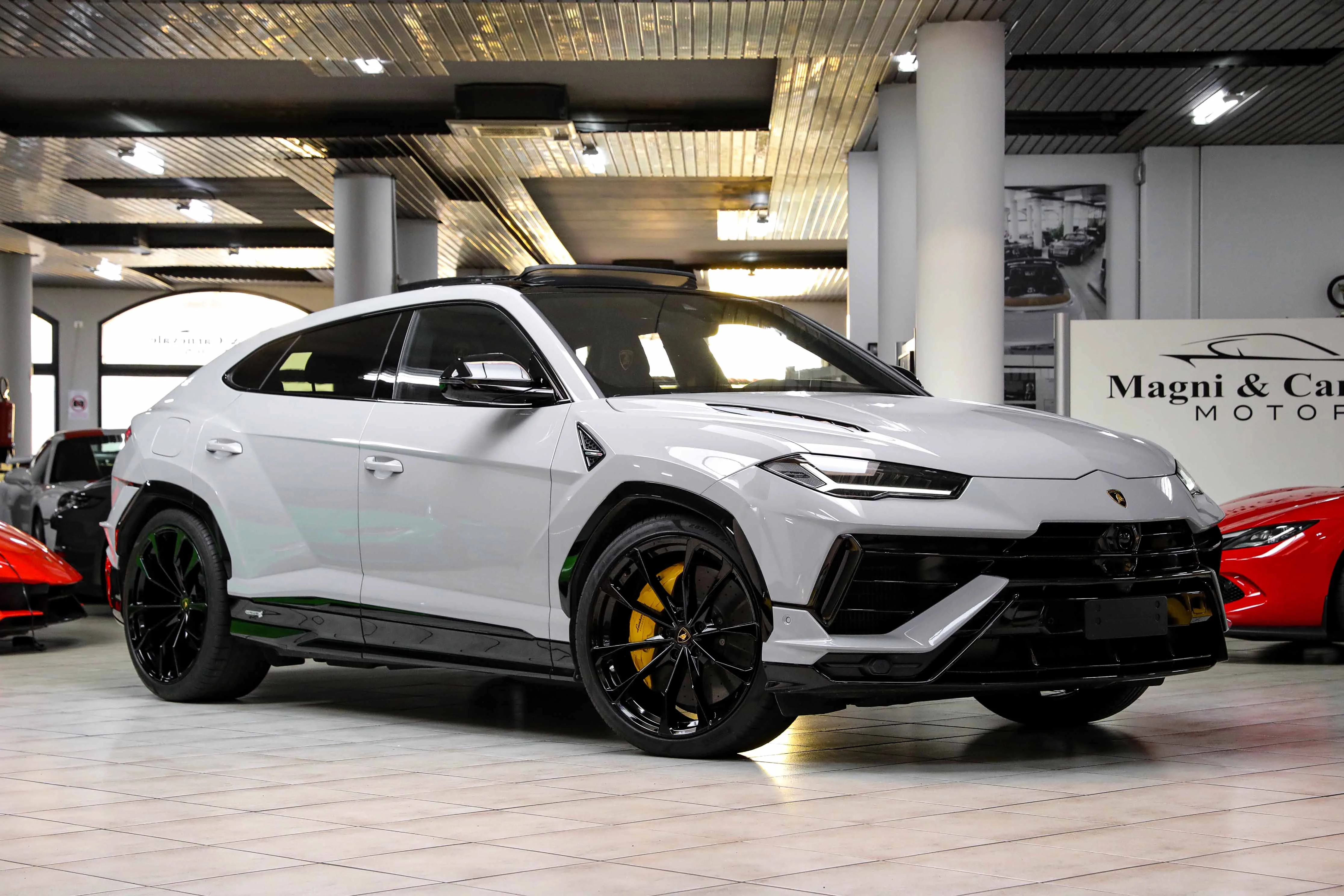 2023 Lamborghini Urus S angeboten von einem Fachhändler in Mailand, Italien, Hauptfoto