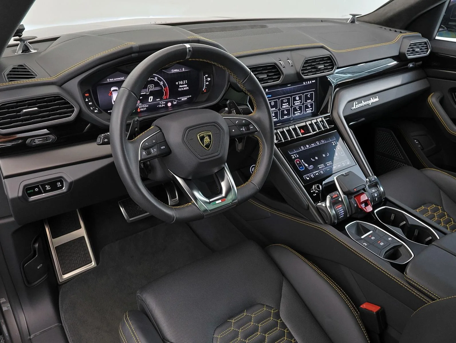 2023 Lamborghini Urus S, 8/17