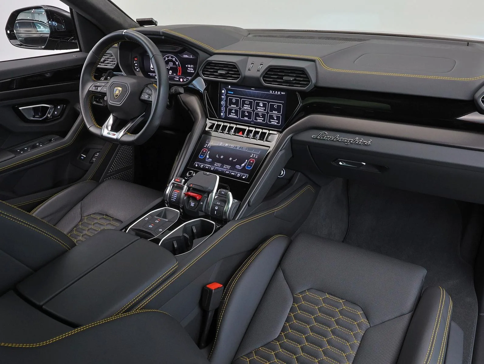 2023 Lamborghini Urus S, 14/17