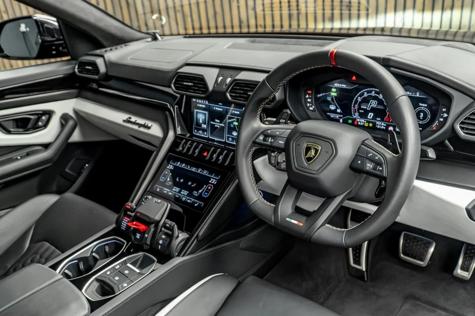 2023 Lamborghini Urus S, 22/30