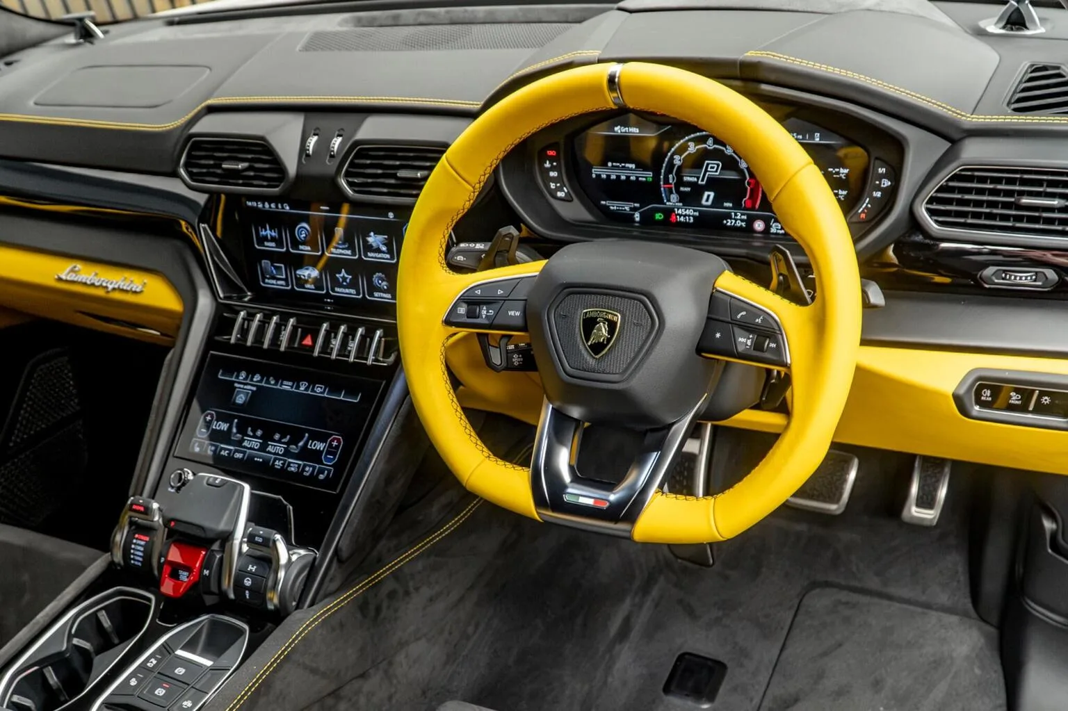 2023 Lamborghini Urus S, 22/30