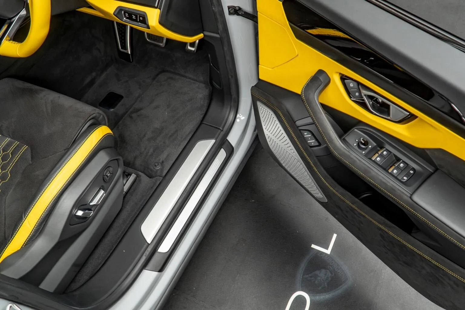 2023 Lamborghini Urus S, 28/30