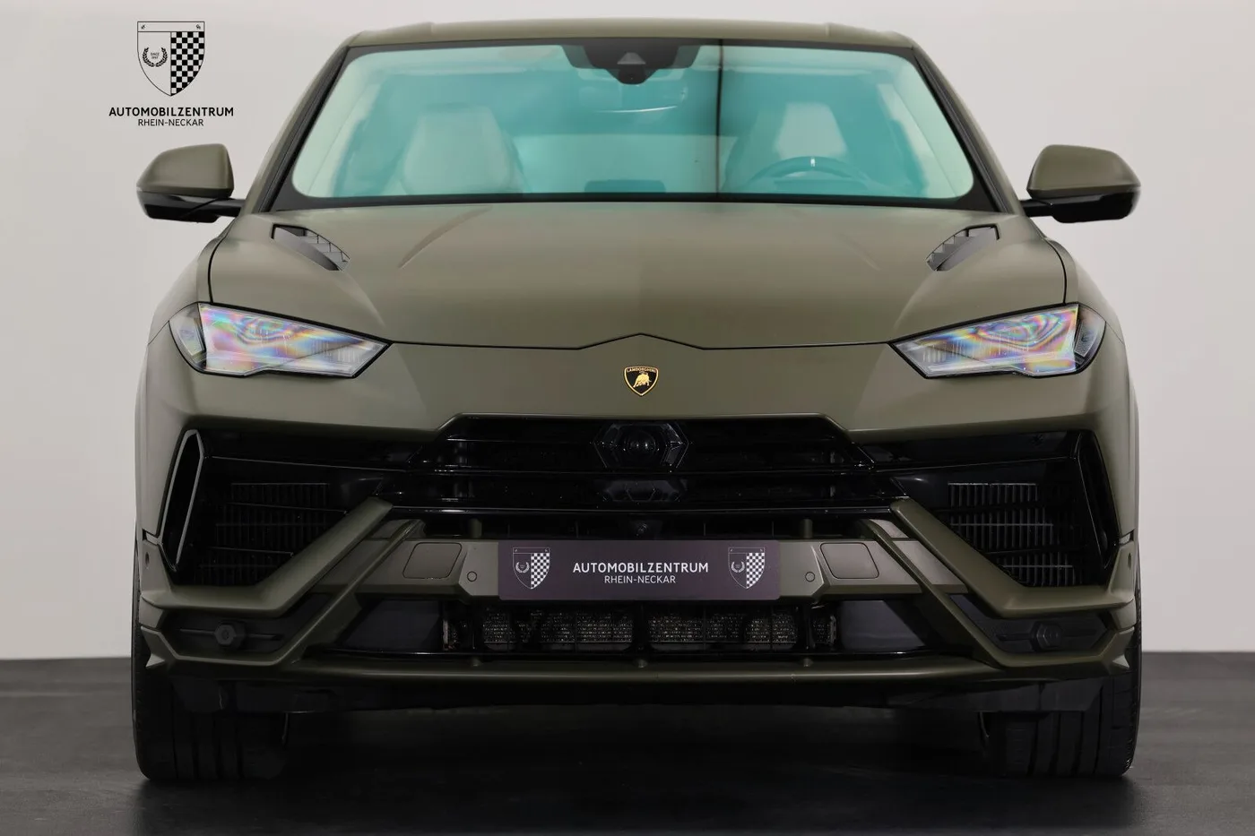 2023 Lamborghini Urus S offered by a supercar dealer in Viernheim, Germany, photo 2 of 25