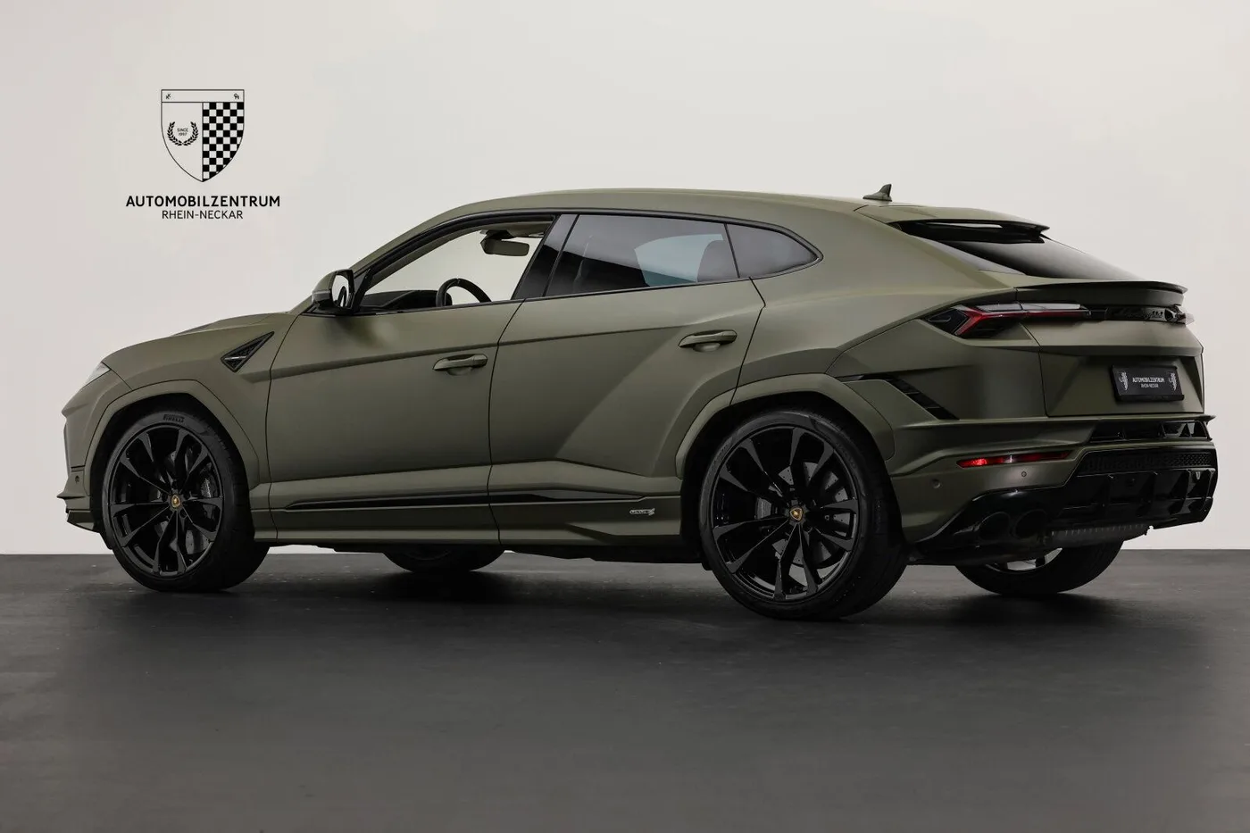 2023 Lamborghini Urus S offered by a supercar dealer in Viernheim, Germany, photo 5 of 25